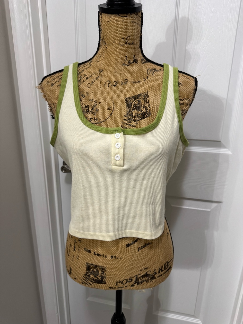 Cropped Ribbed Henley Tank - Picture 3 of 10